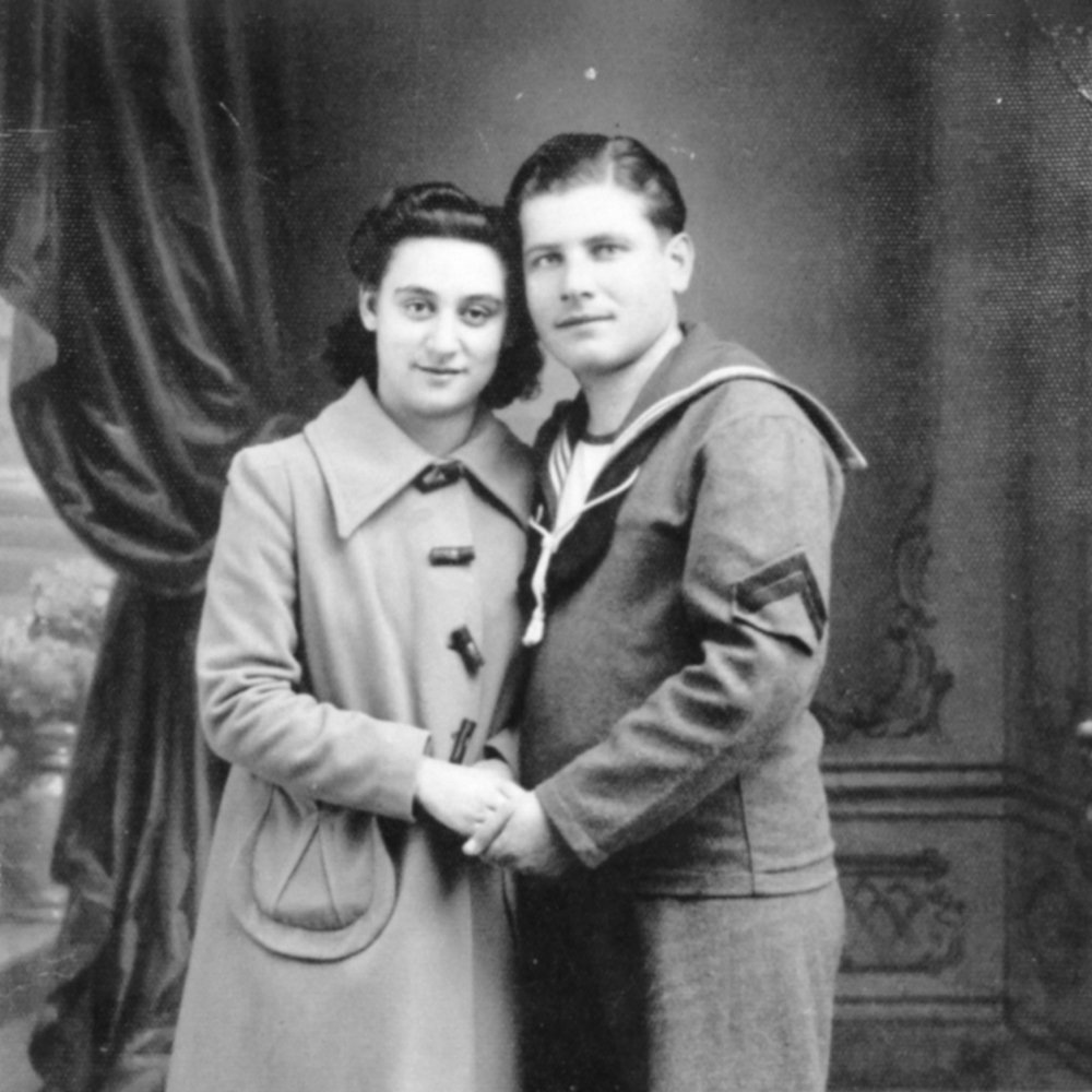 Ο Γιάννης Λάτσης και η Εριέττα Τσουκαλά σε νεαρή ηλικία.
